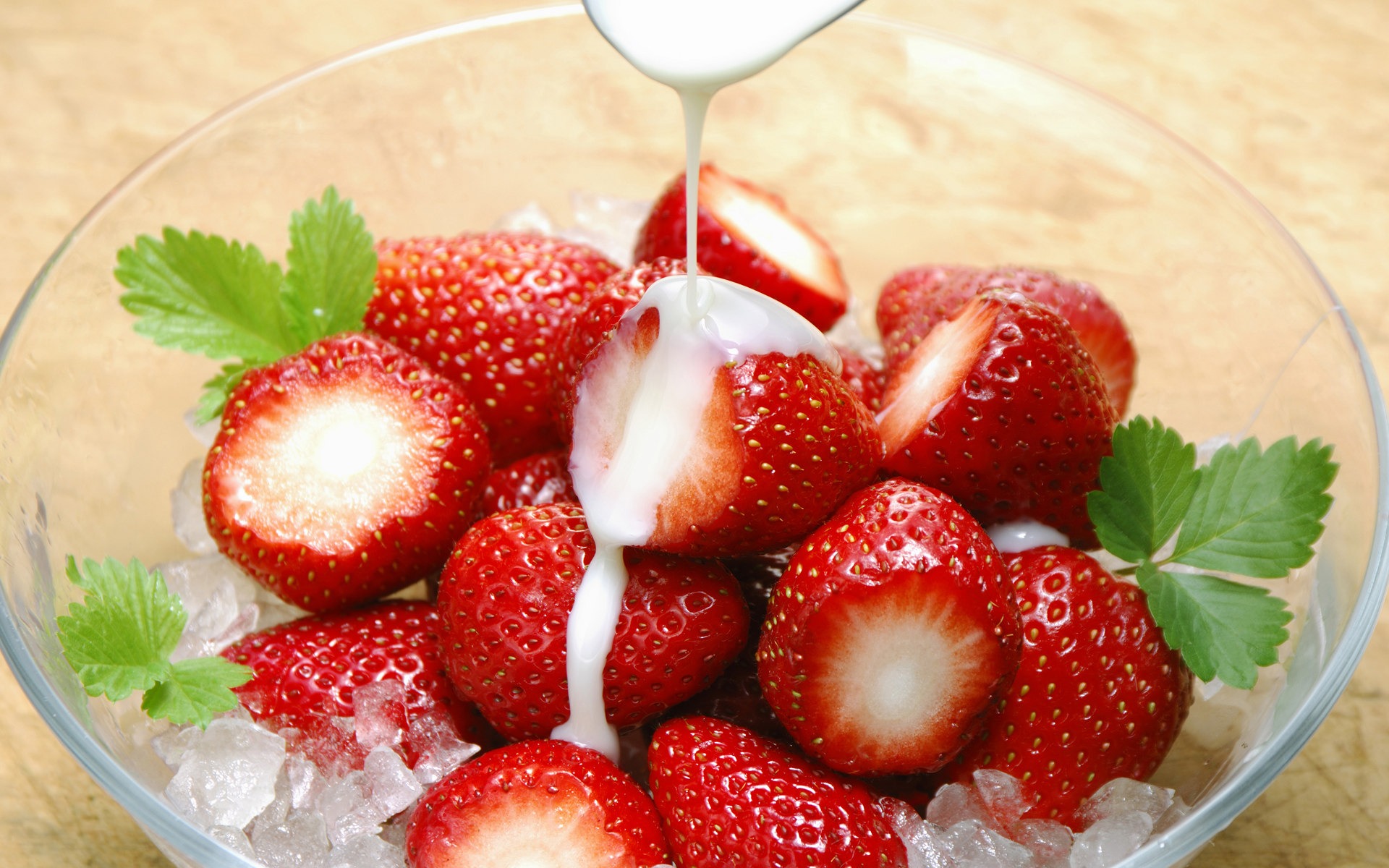 fresh strawberries wallpapers 1920x1200 86119 Strawberries are a Low Calorie Delicious Healthy Snack Alternative