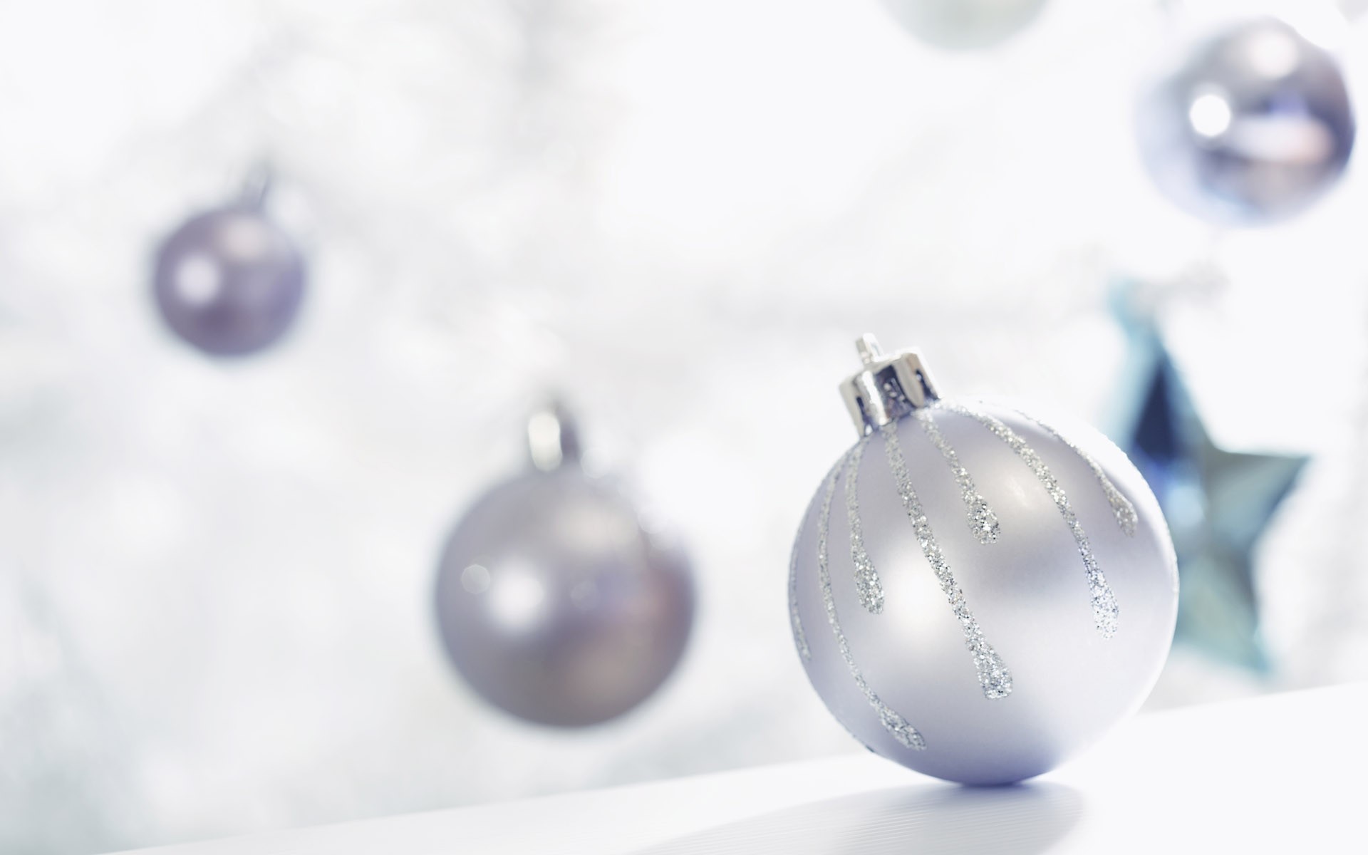 1 White Christmas Ball Christmas Ornaments Wallpapers - HD Wallpapers 70394